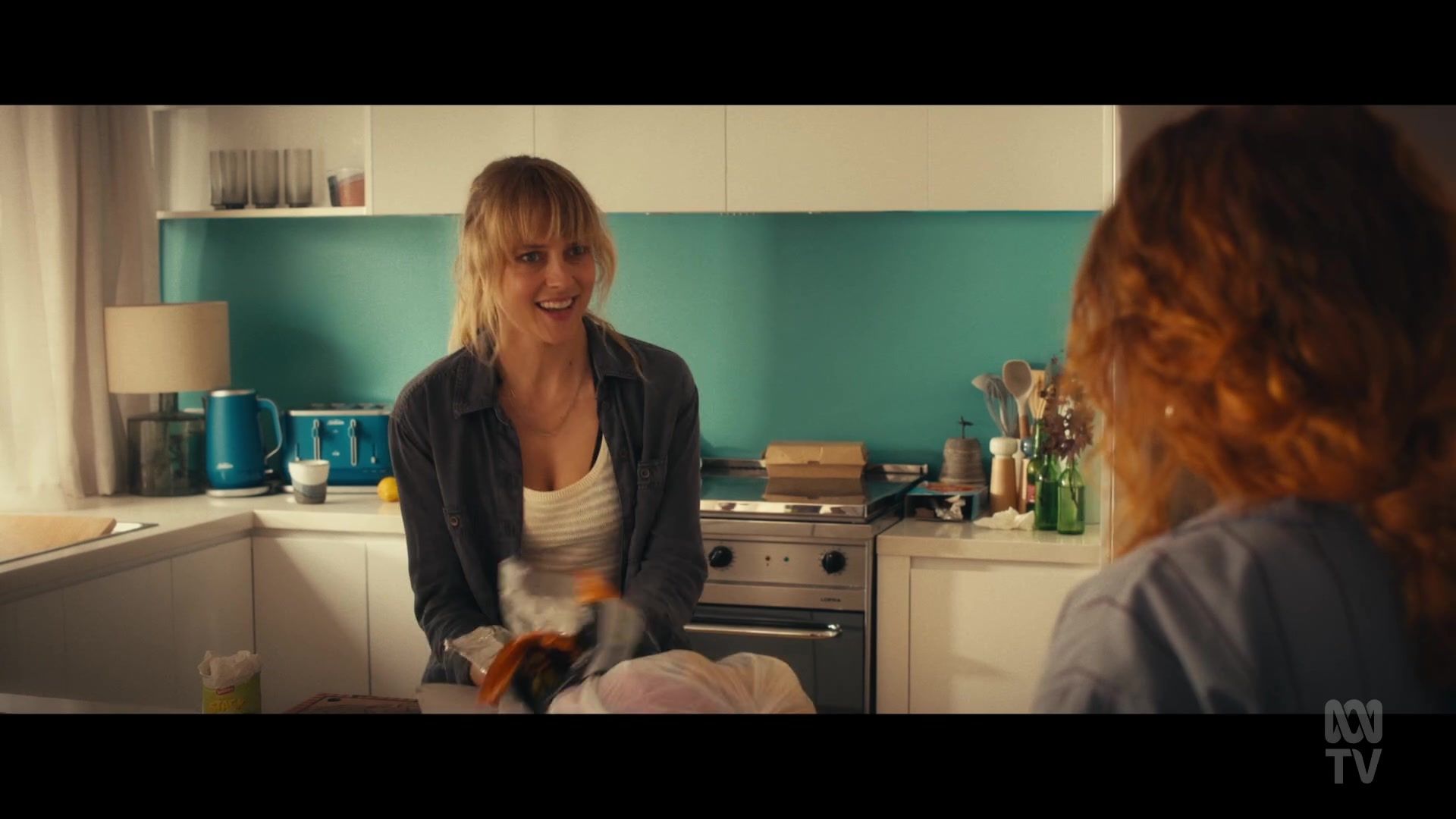 adoringteresap_thefamilynextdoor_1x03_0336.jpg