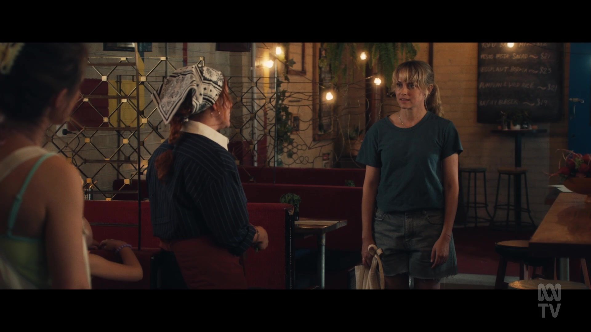 adoringteresap_thefamilynextdoor_1x03_0436.jpg