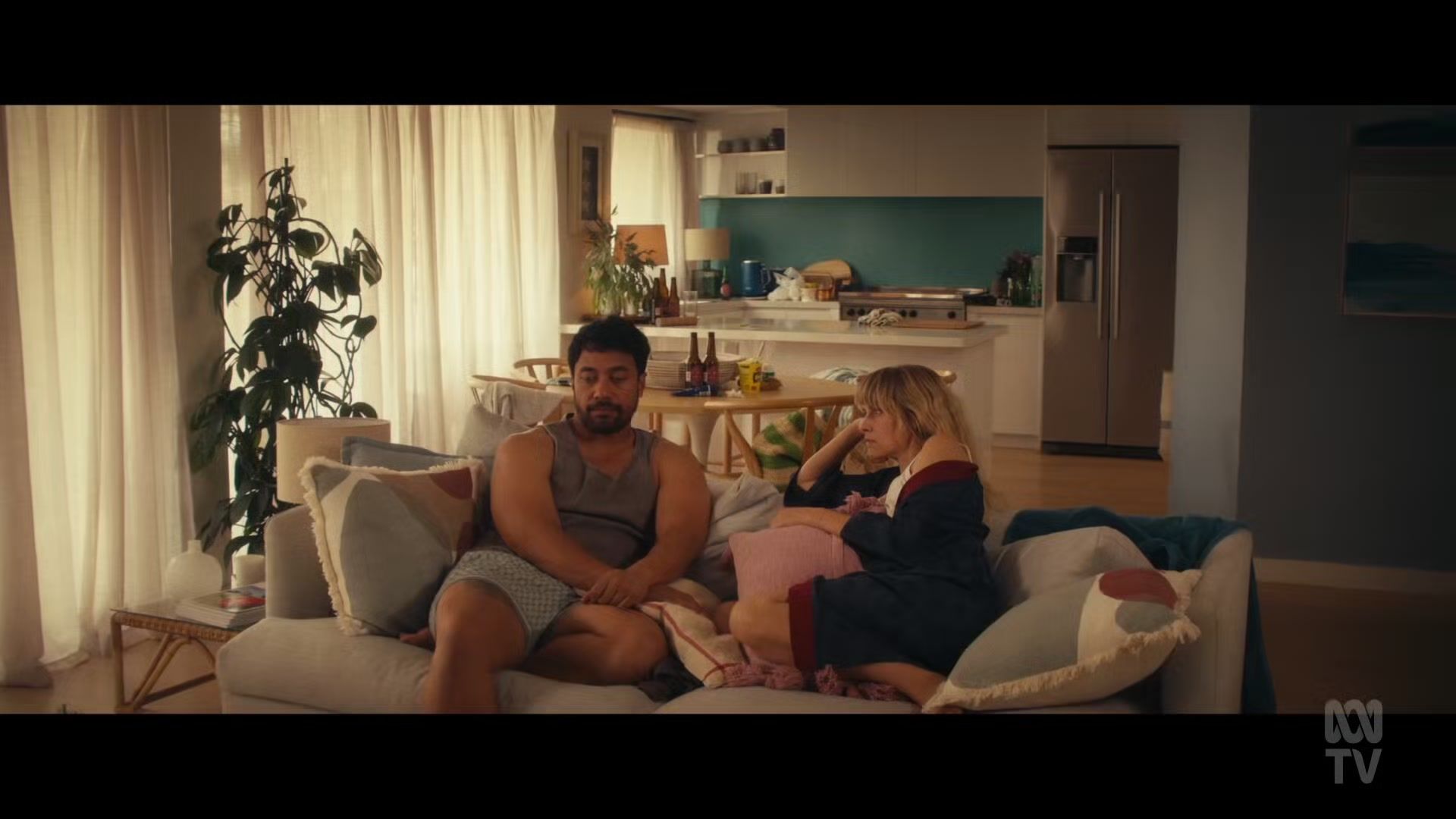 adoringteresap_thefamilynextdoor_1x04_0035.jpg