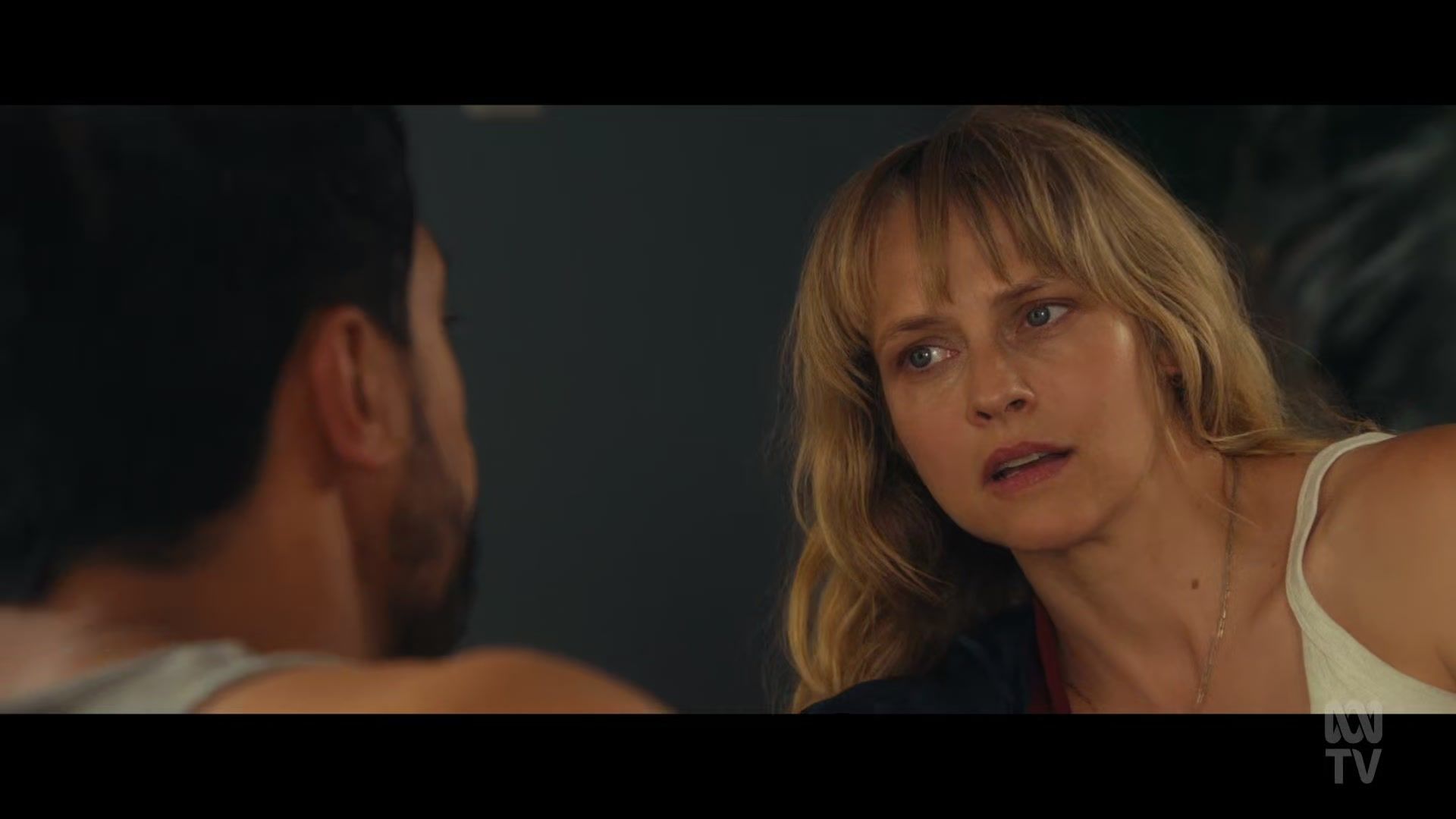adoringteresap_thefamilynextdoor_1x04_0059.jpg