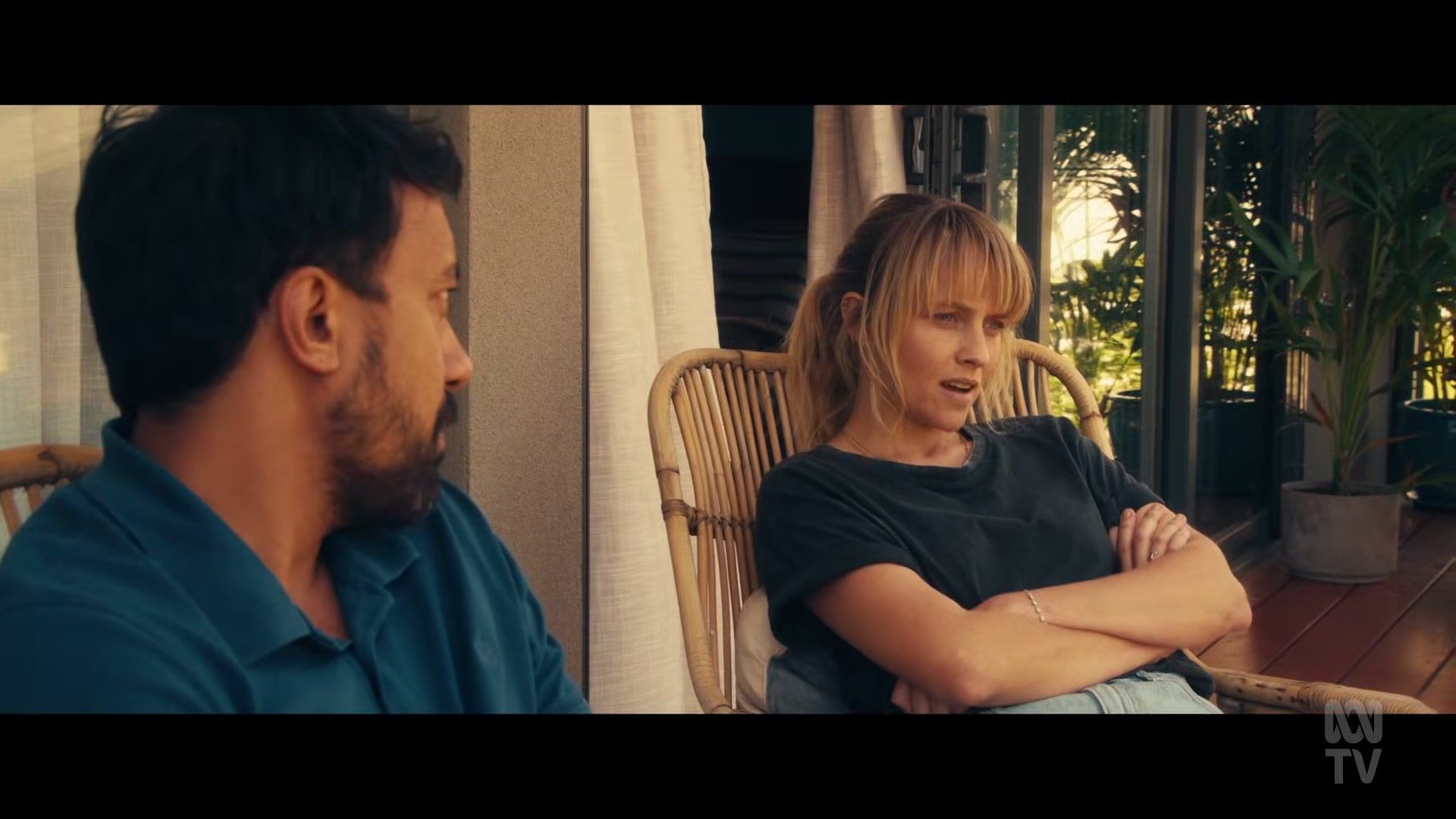 adoringteresap_thefamilynextdoor_1x04_0106.jpg