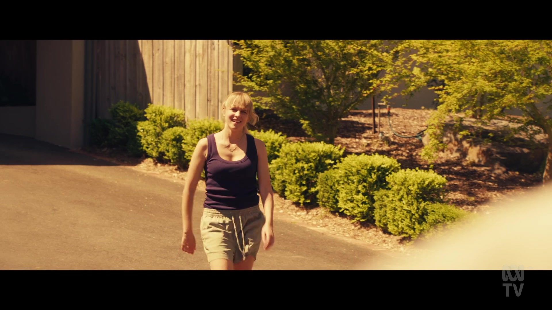 adoringteresap_thefamilynextdoor_1x05_0021.jpg