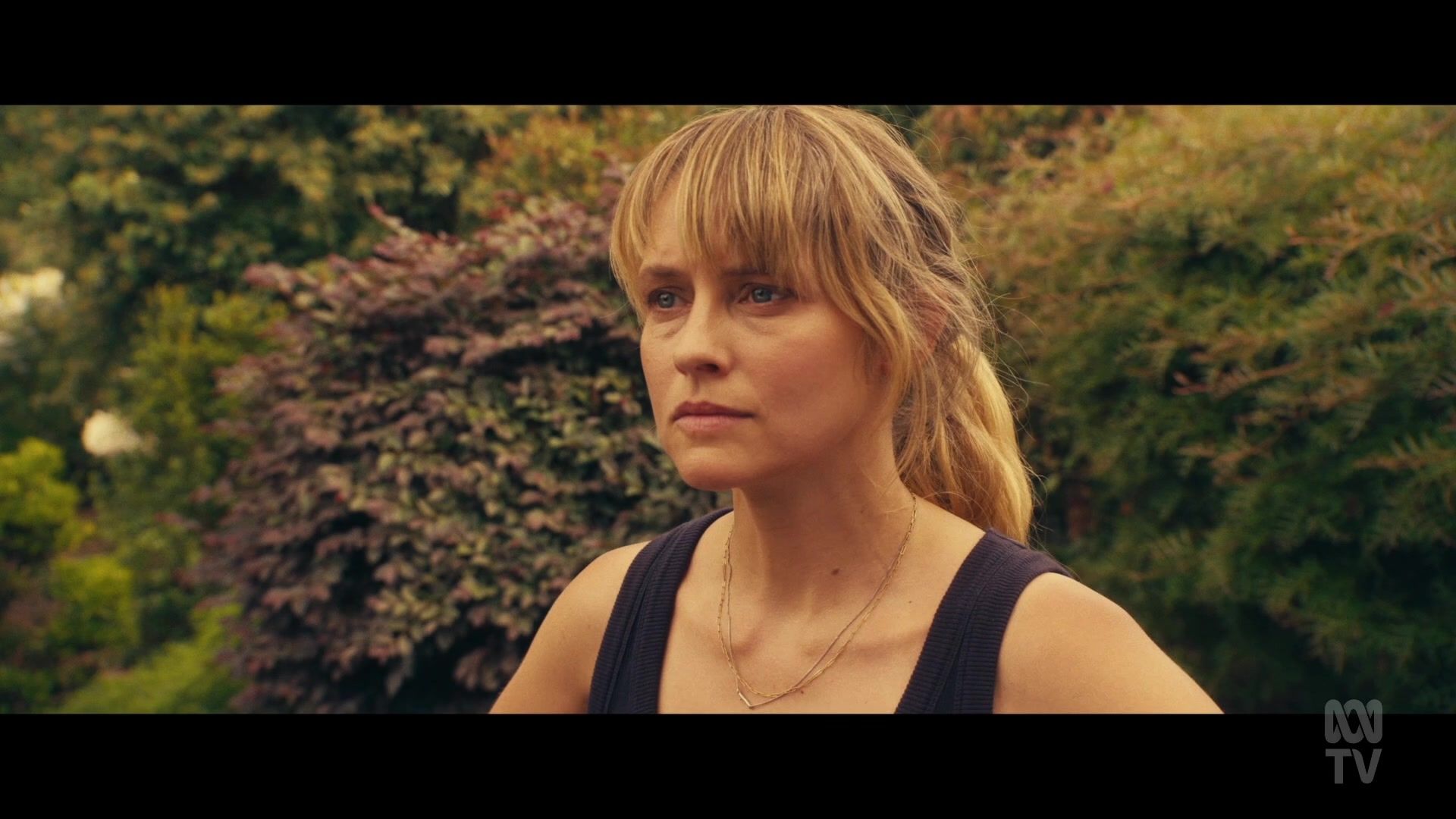 adoringteresap_thefamilynextdoor_1x05_0061.jpg