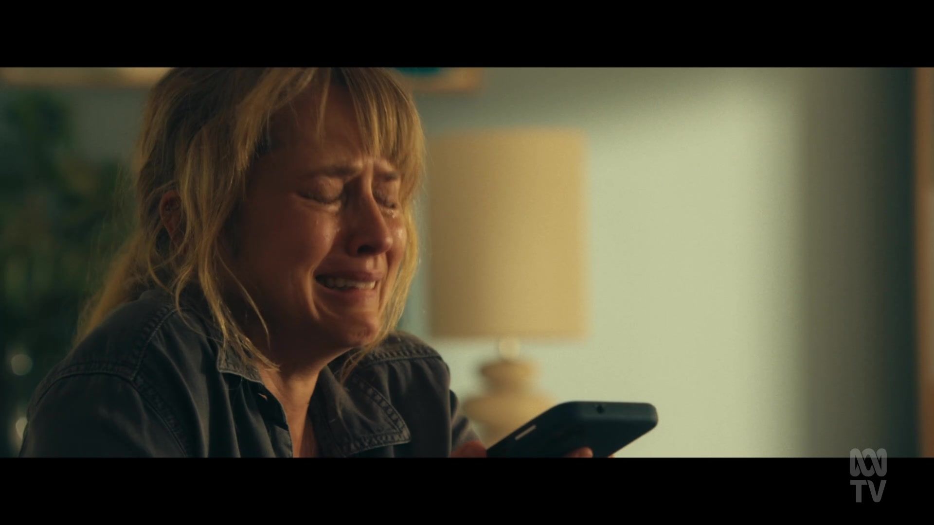 adoringteresap_thefamilynextdoor_1x06_caps_0070.jpg