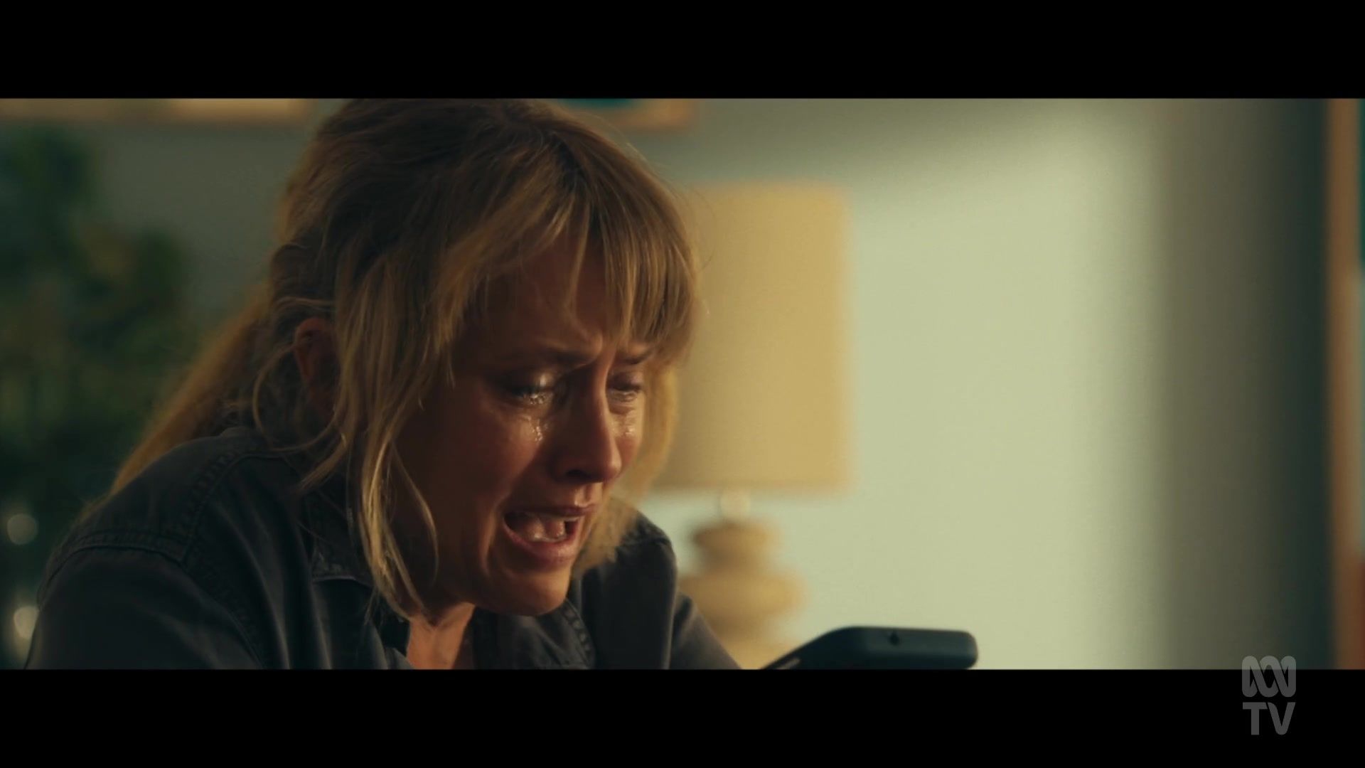 adoringteresap_thefamilynextdoor_1x06_caps_0078.jpg