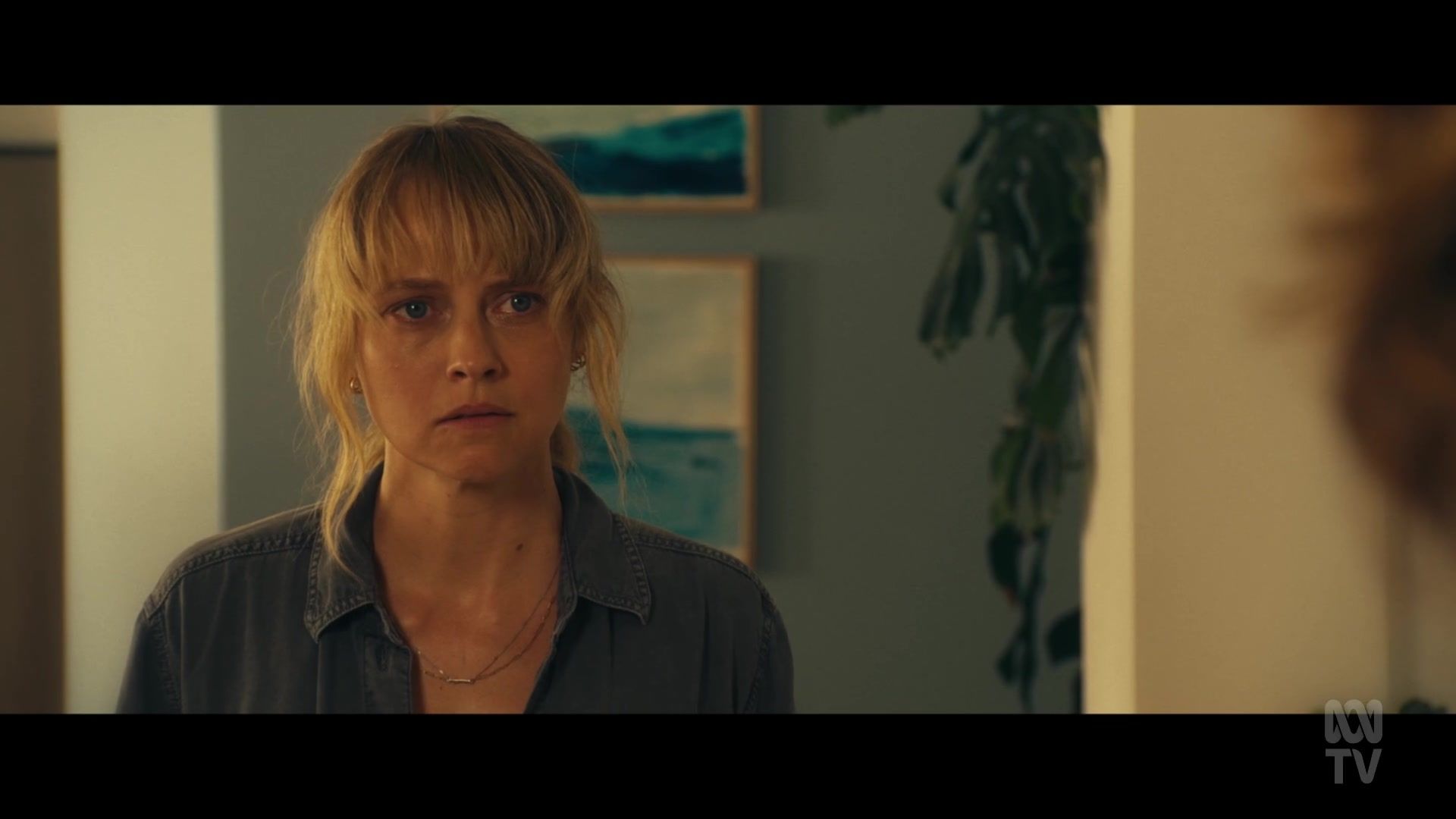 adoringteresap_thefamilynextdoor_1x06_caps_0114.jpg