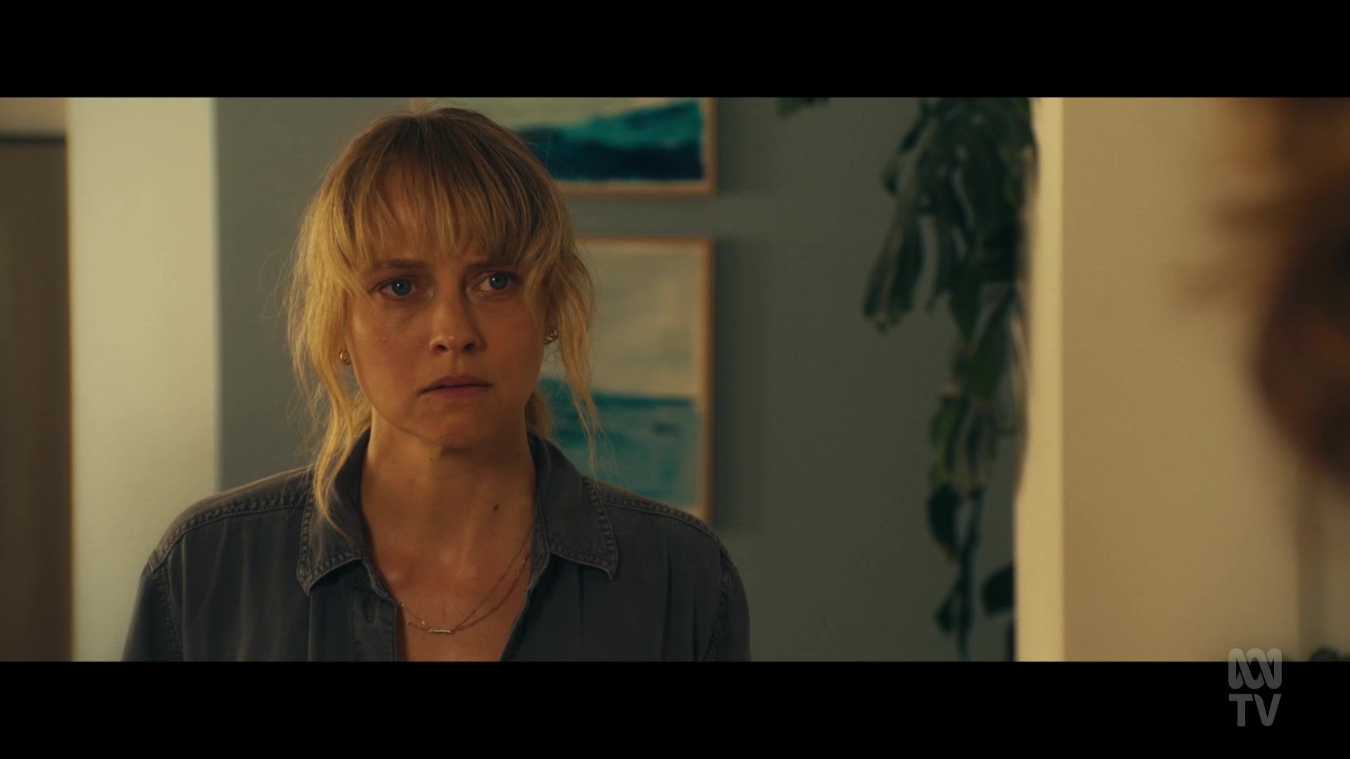 adoringteresap_thefamilynextdoor_1x06_caps_0115.jpg