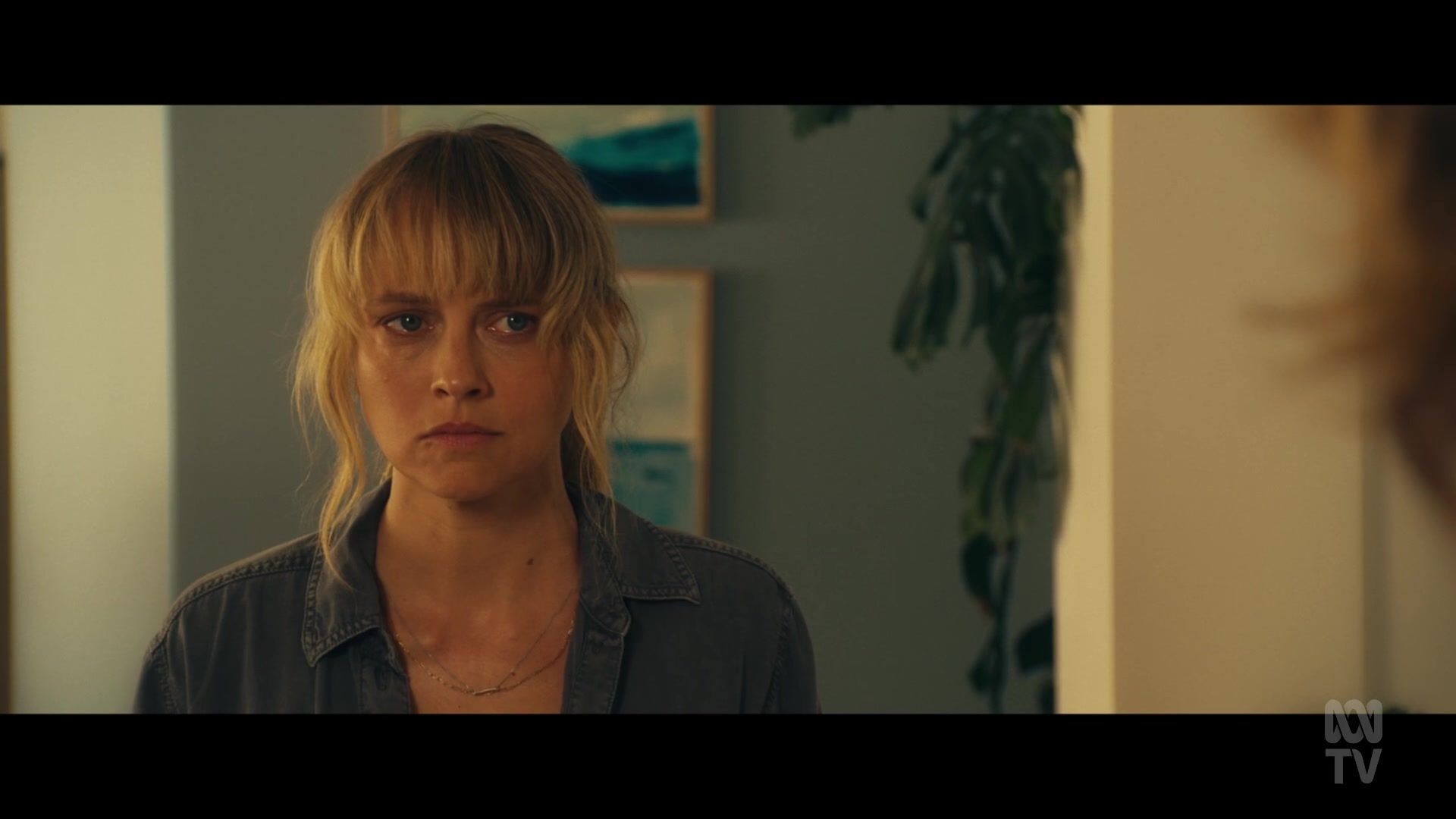 adoringteresap_thefamilynextdoor_1x06_caps_0124.jpg
