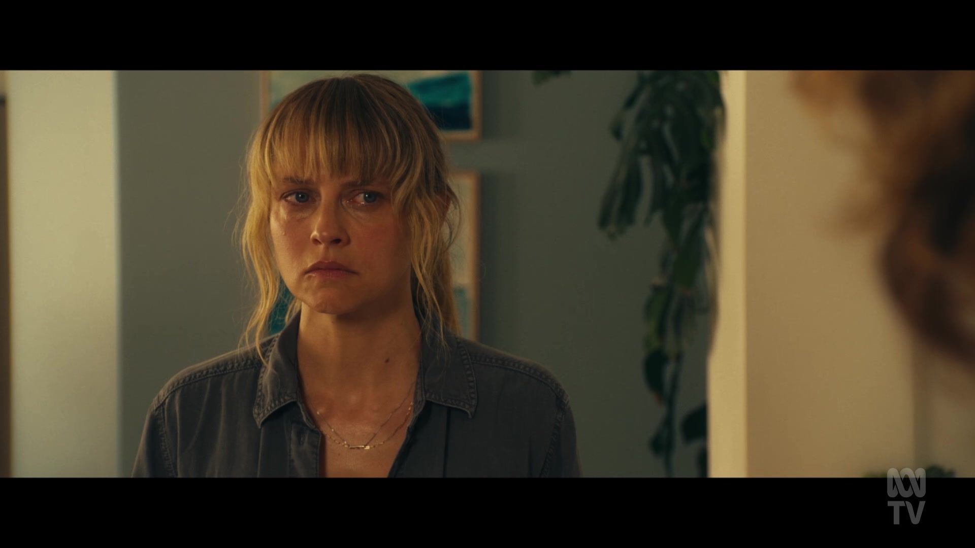 adoringteresap_thefamilynextdoor_1x06_caps_0129.jpg