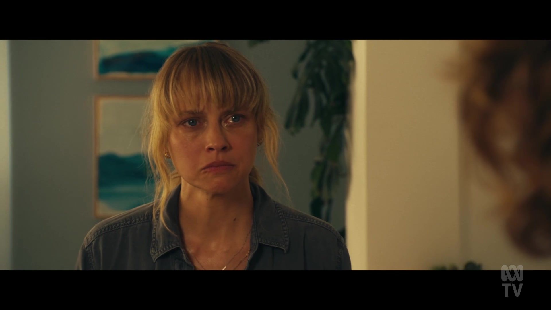 adoringteresap_thefamilynextdoor_1x06_caps_0144.jpg