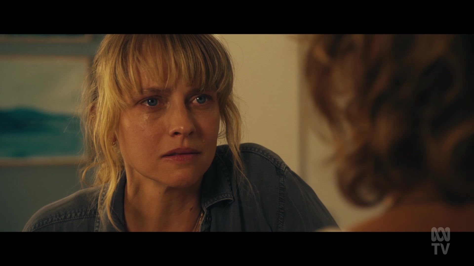 adoringteresap_thefamilynextdoor_1x06_caps_0152.jpg