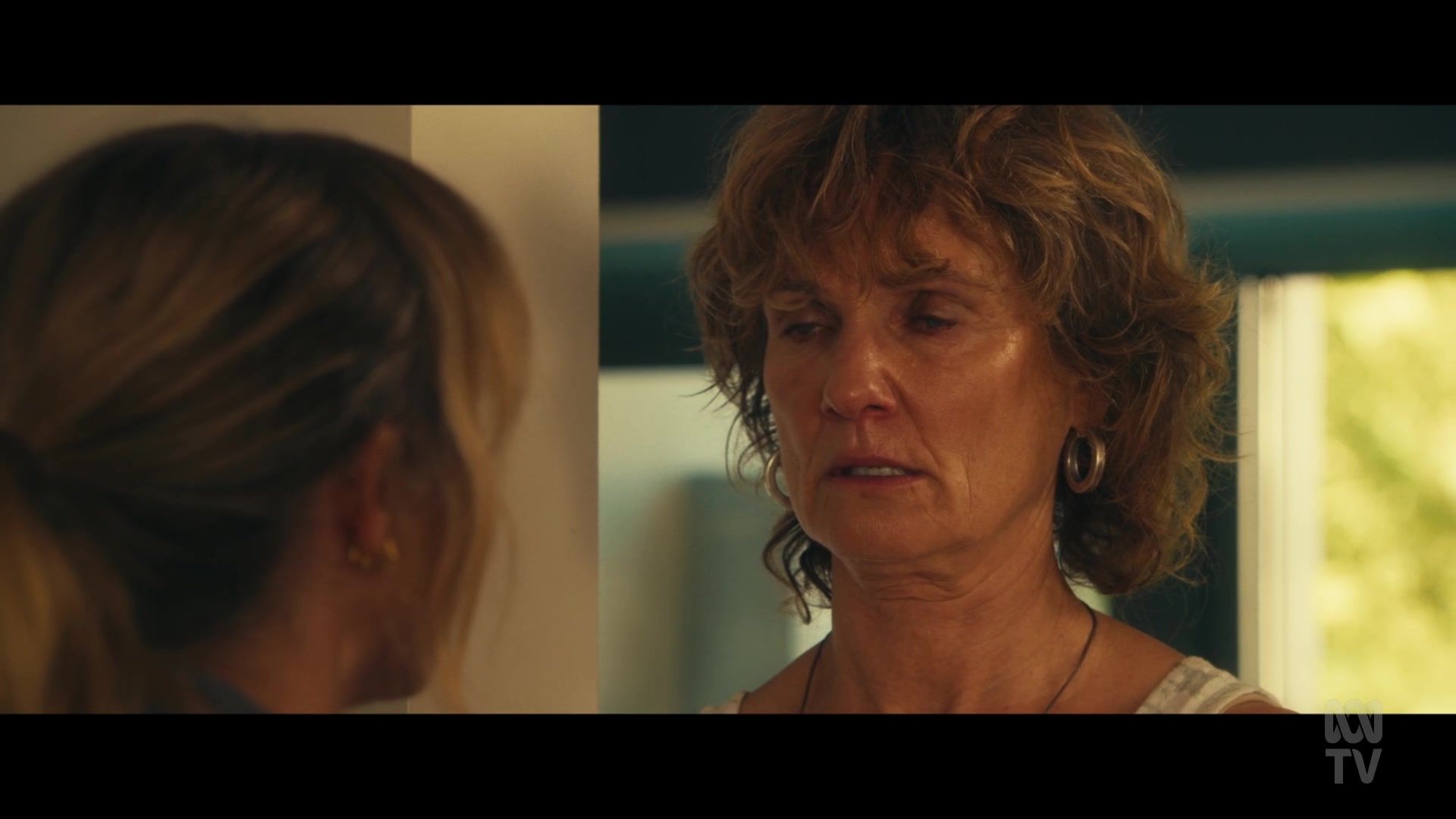 adoringteresap_thefamilynextdoor_1x06_caps_0168.jpg