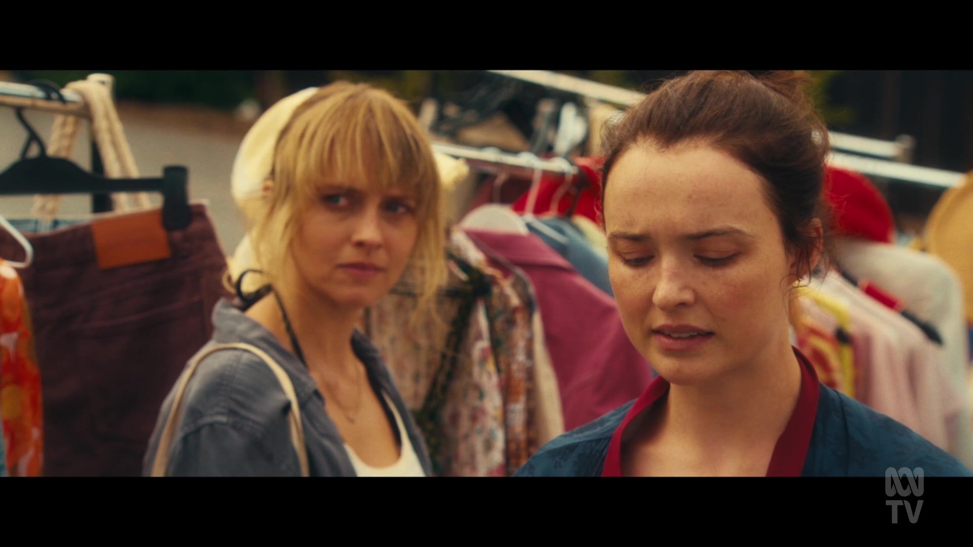 adoringteresap_thefamilynextdoor_1x06_caps_0224.jpg