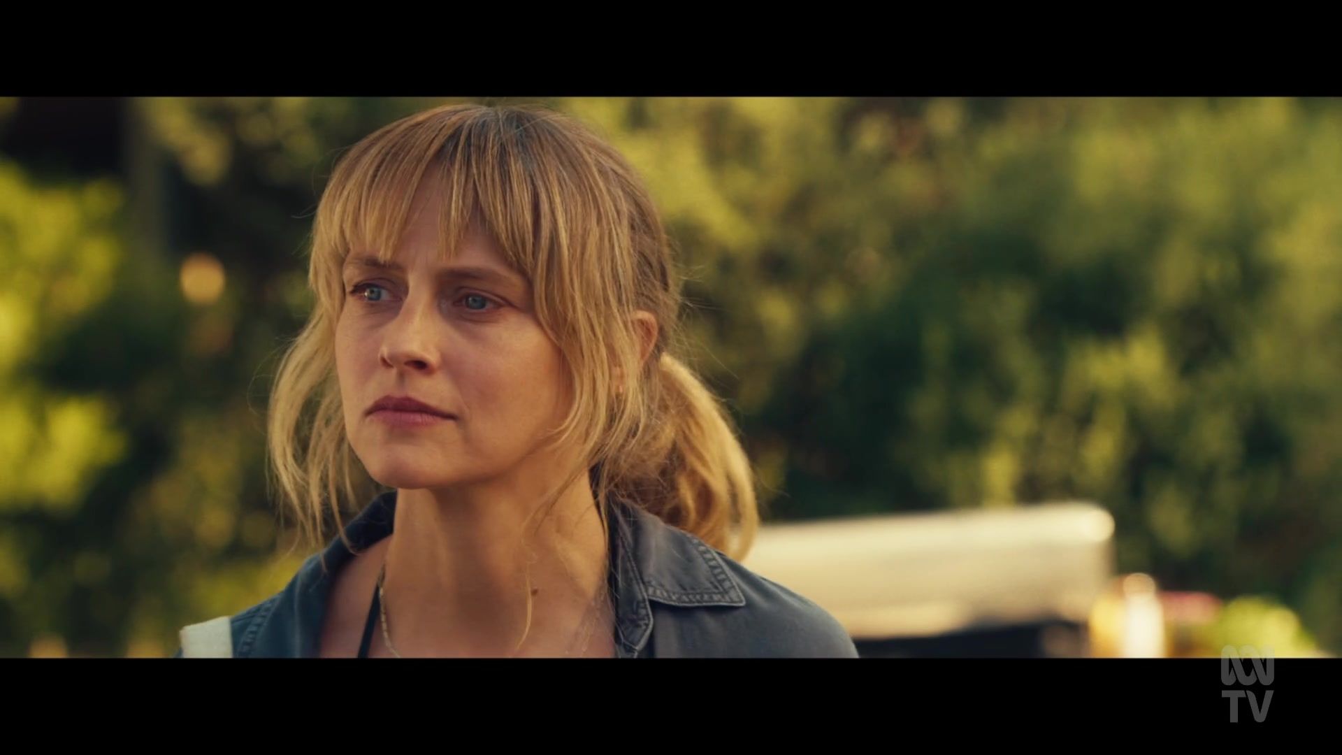 adoringteresap_thefamilynextdoor_1x06_caps_0268.jpg