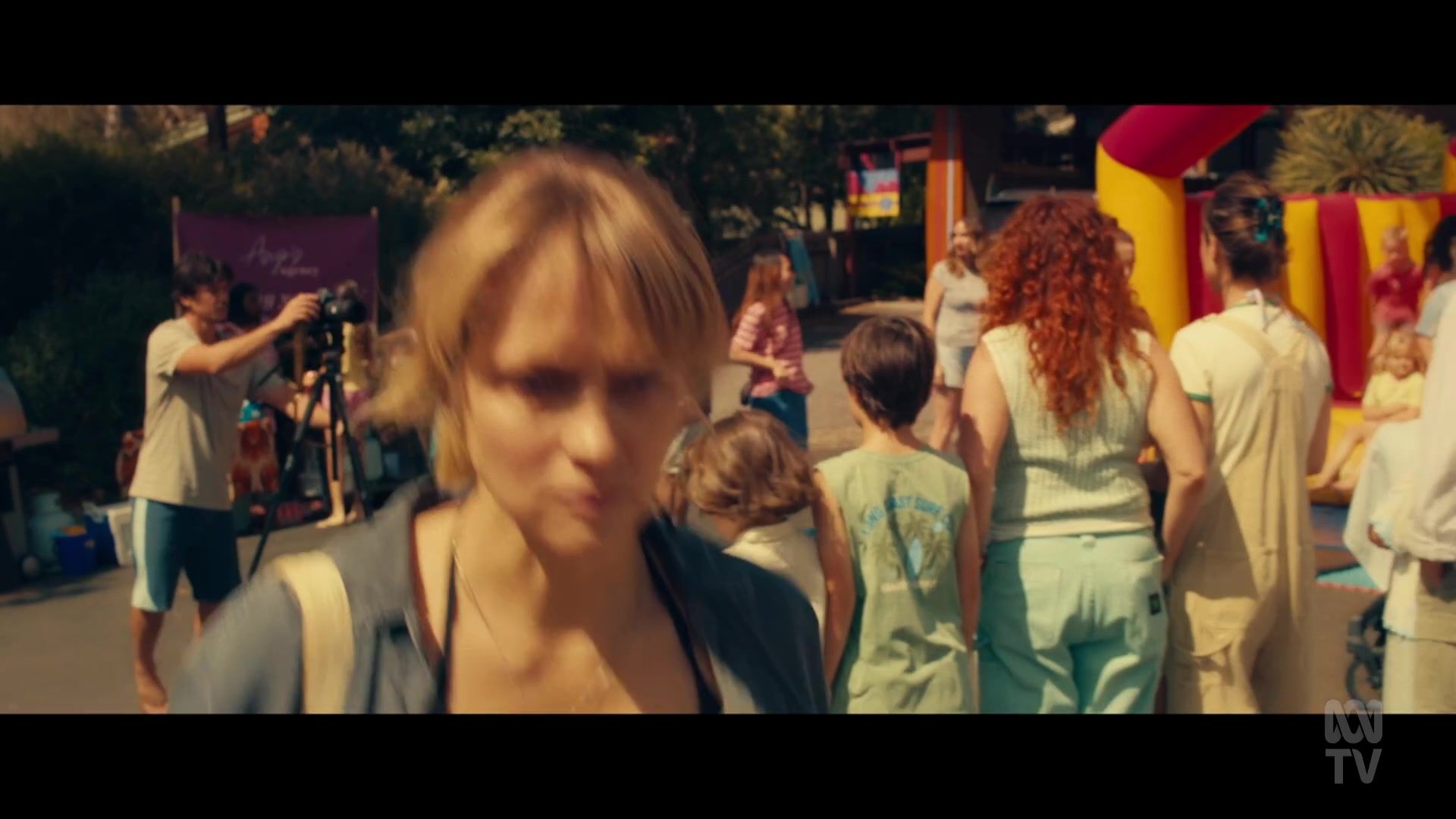 adoringteresap_thefamilynextdoor_1x06_caps_0273.jpg