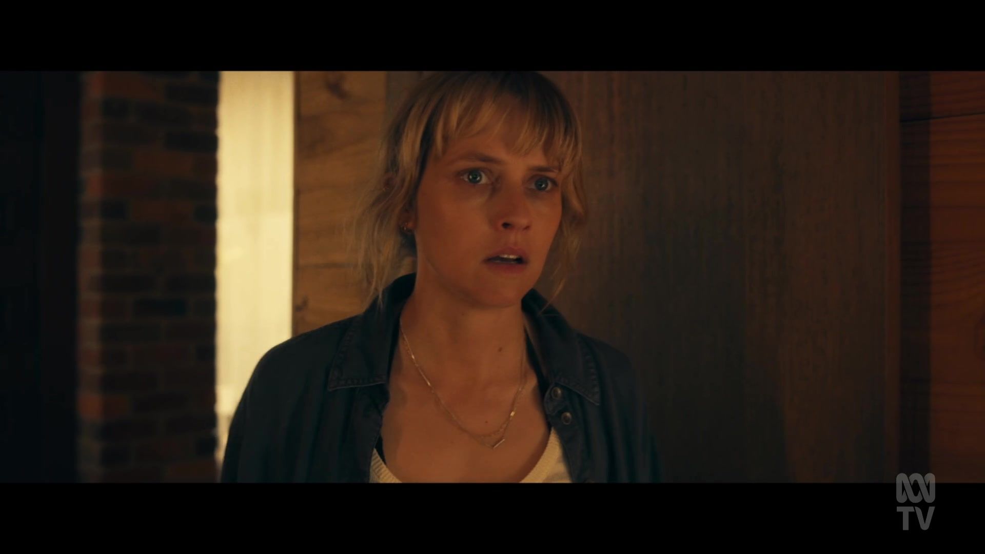 adoringteresap_thefamilynextdoor_1x06_caps_0452.jpg