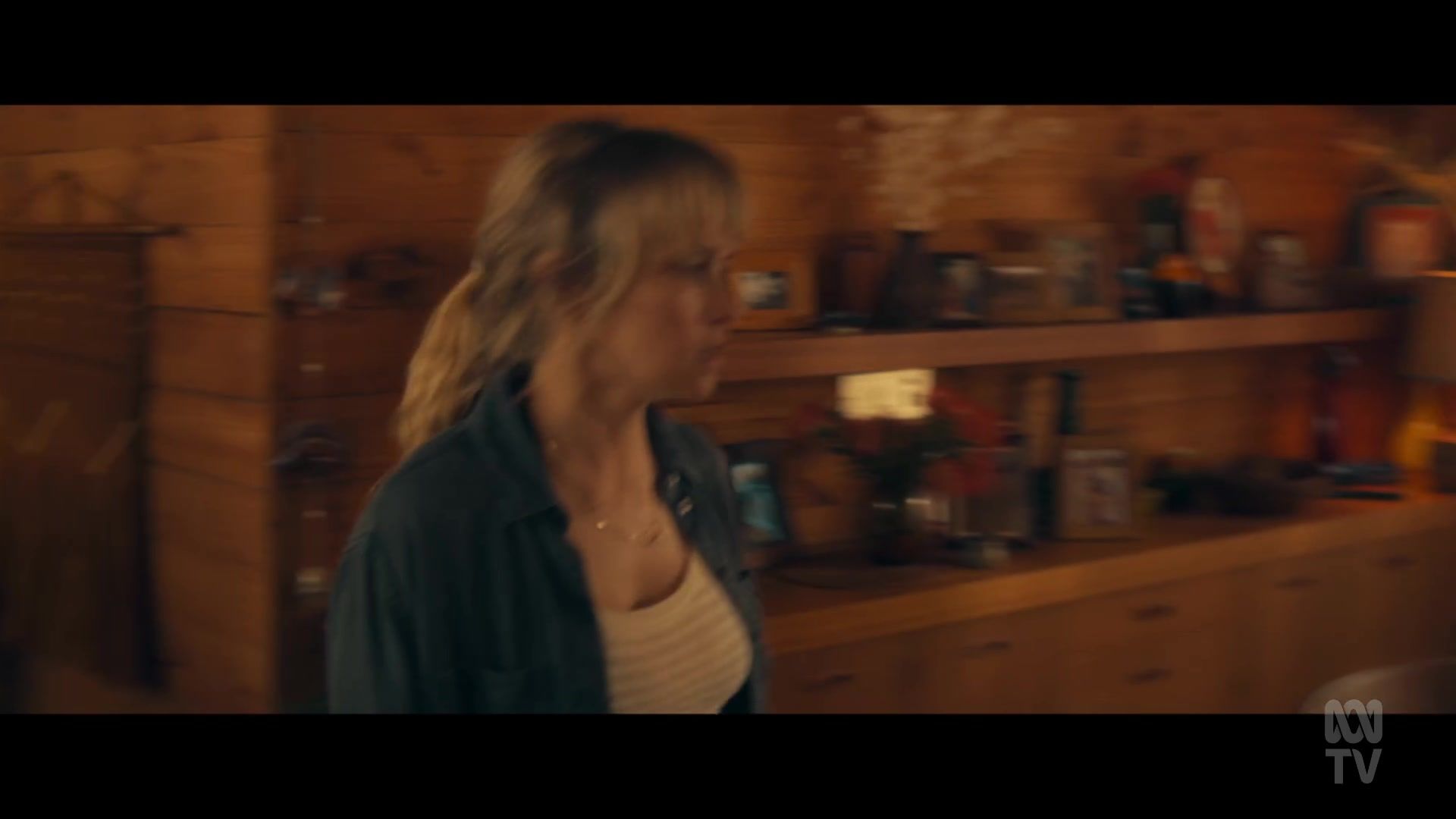 adoringteresap_thefamilynextdoor_1x06_caps_0456.jpg