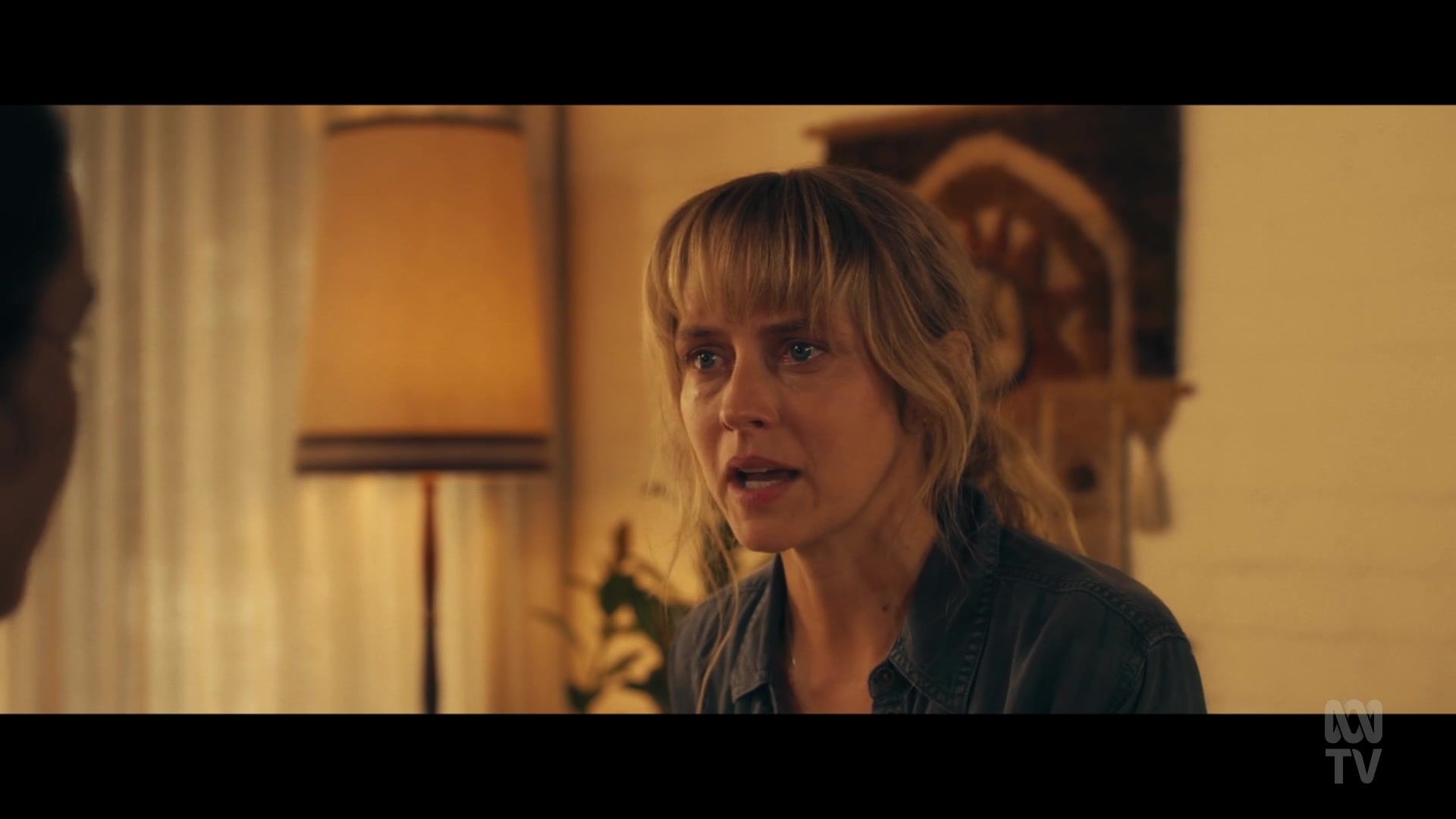 adoringteresap_thefamilynextdoor_1x06_caps_0488.jpg