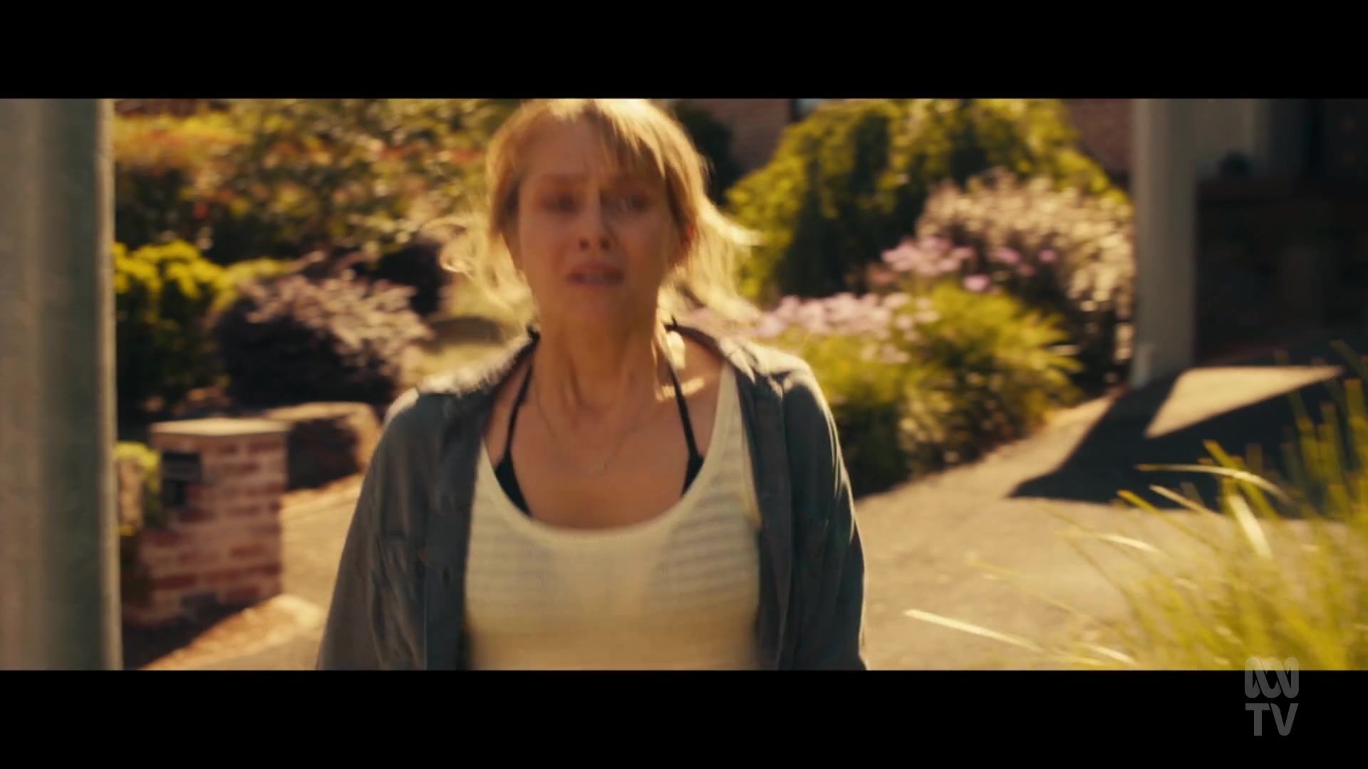 adoringteresap_thefamilynextdoor_1x06_caps_0508.jpg