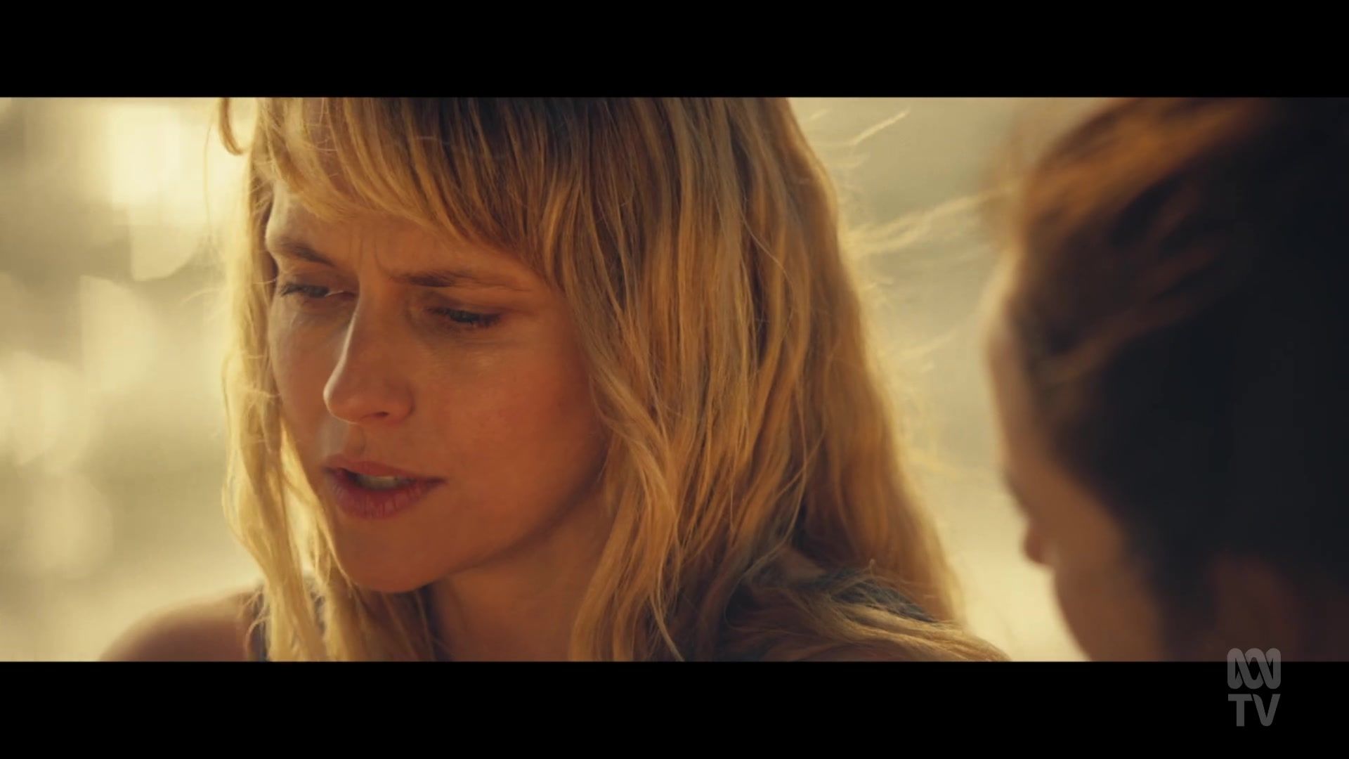 adoringteresap_thefamilynextdoor_1x06_caps_0568.jpg