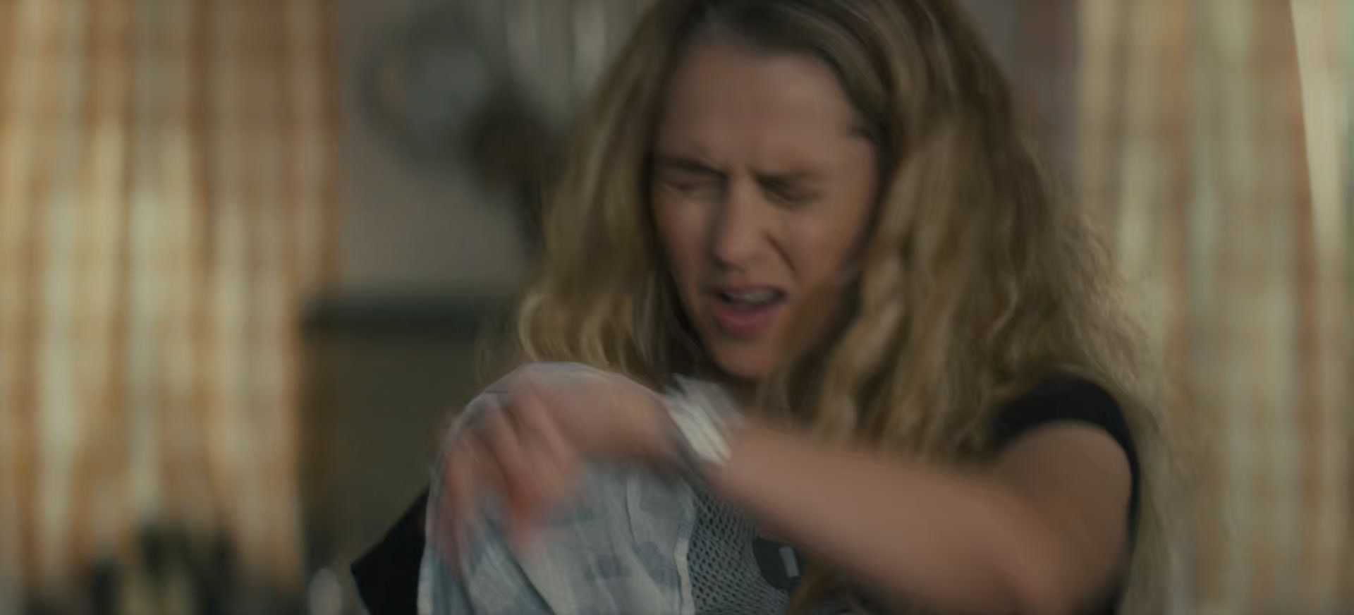 adoringteresap_thelastanniversary_1x04_caps_0655.jpg