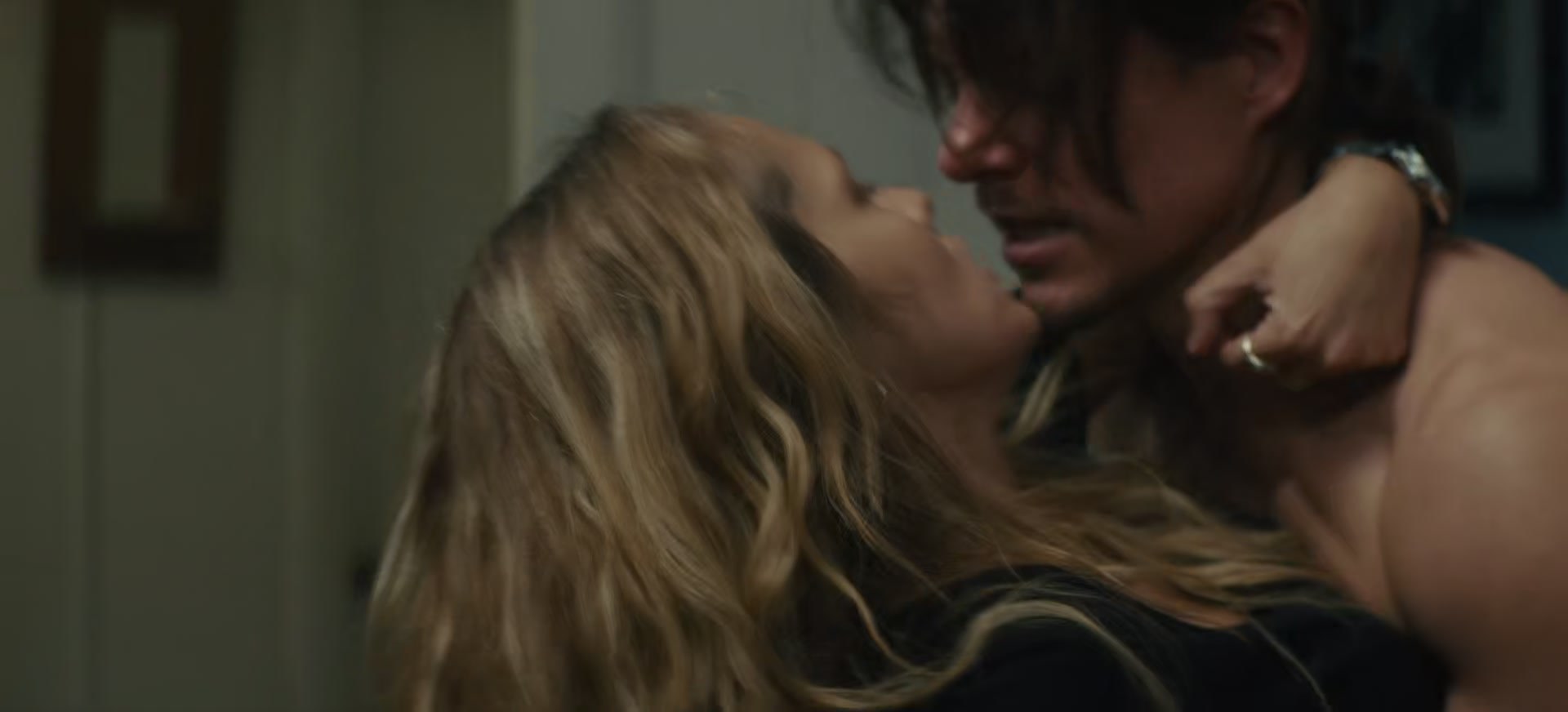 adoringteresap_thelastanniversary_1x04_caps_1062.jpg