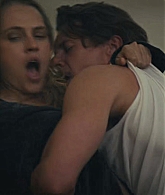 adoringteresap_thelastanniversary_1x04_caps_0318.jpg