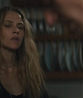 adoringteresap_thelastanniversary_1x04_caps_1081.jpg