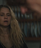 adoringteresap_thelastanniversary_1x04_caps_1083.jpg