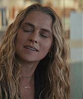 adoringteresap_thelastanniversary_1x06_caps_0330.jpg